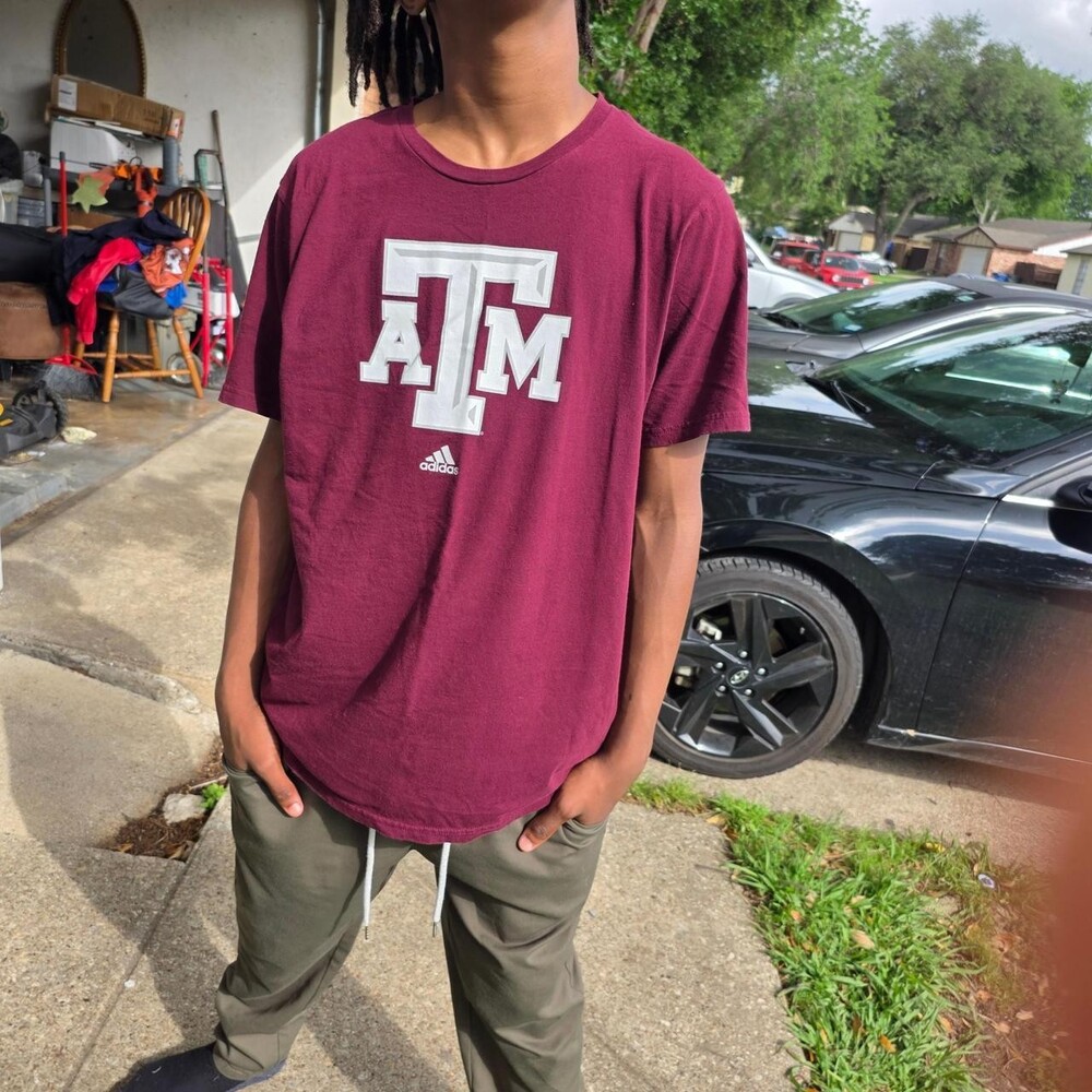 Texas A&M University burgundy Adidas tee Size L